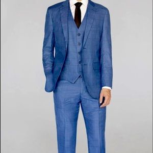 Never used Men’s Blue Plaid Suit